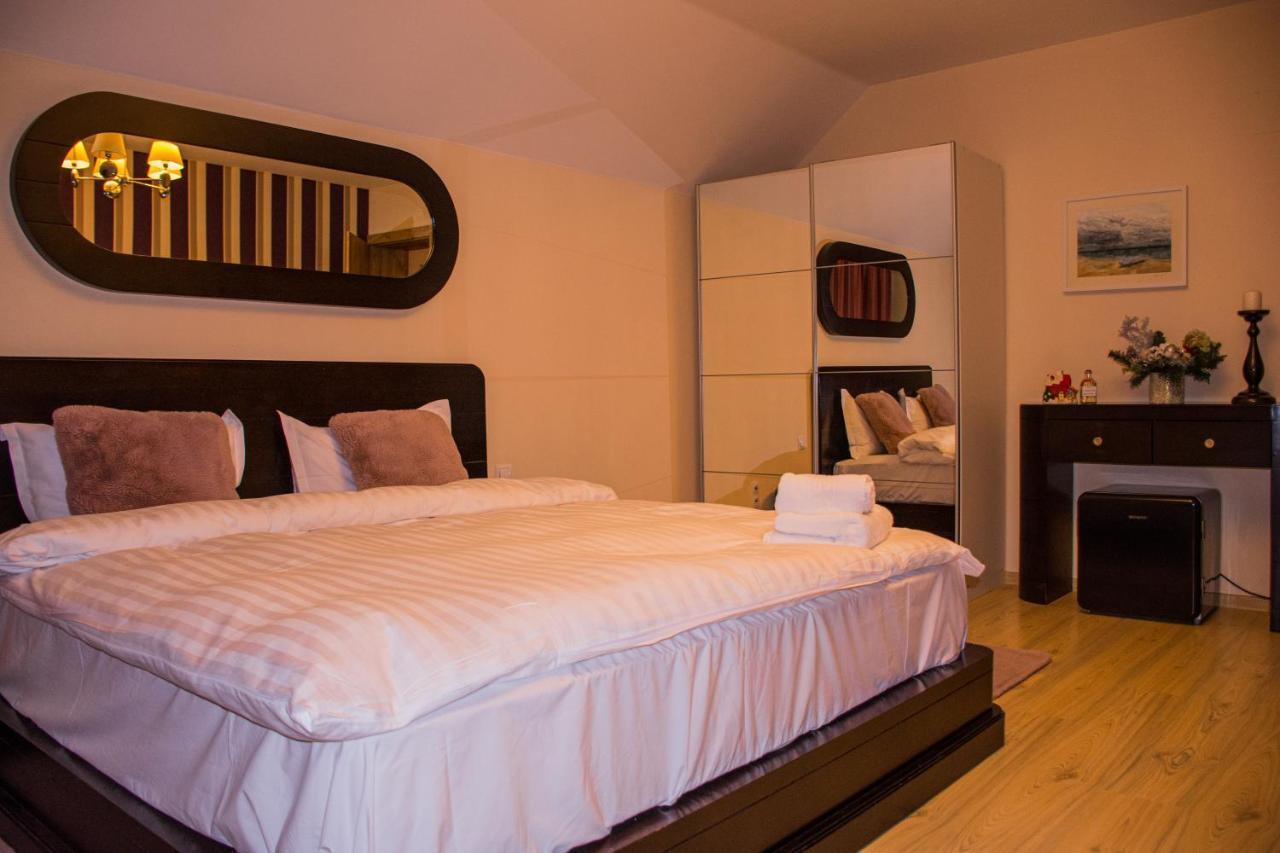Janine Garden Hotel Brasov Exterior photo