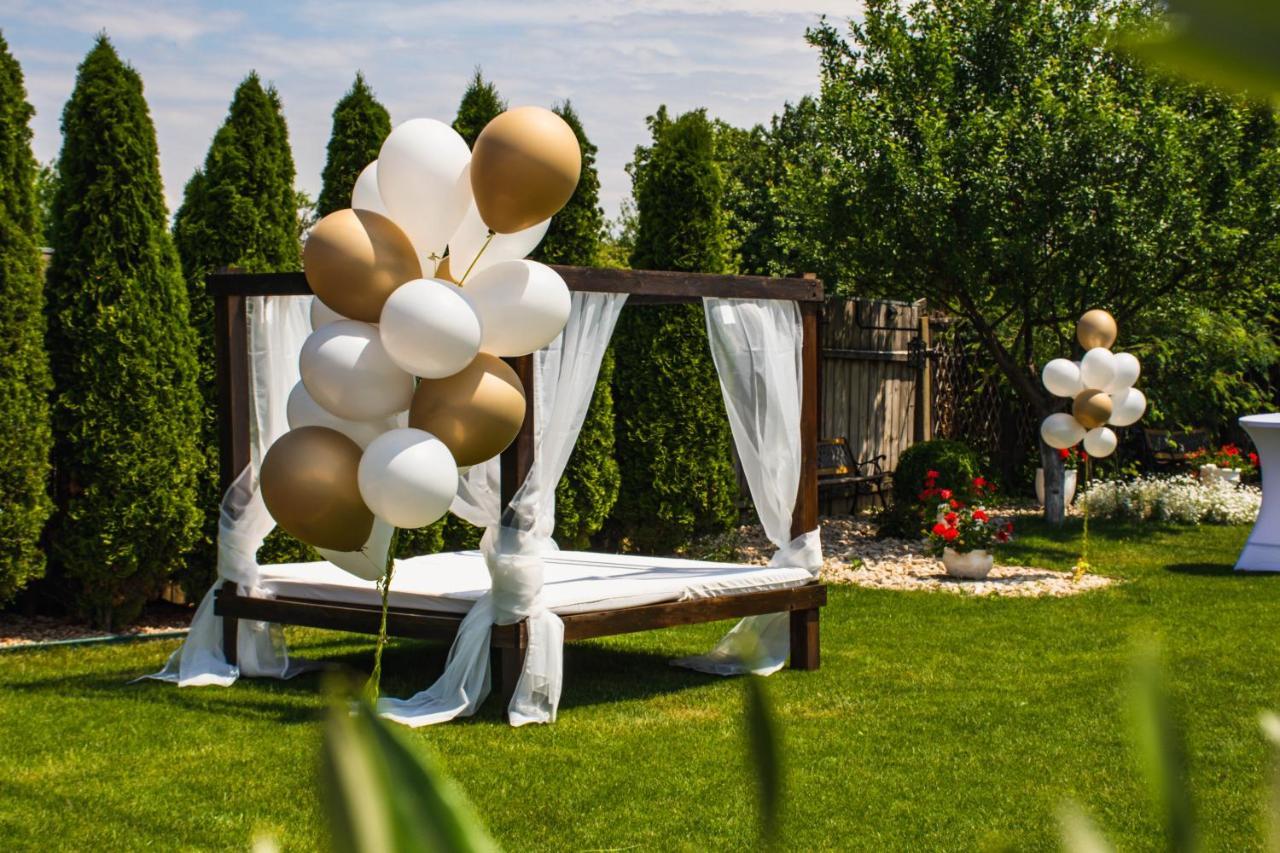 Janine Garden Hotel Brasov Exterior photo