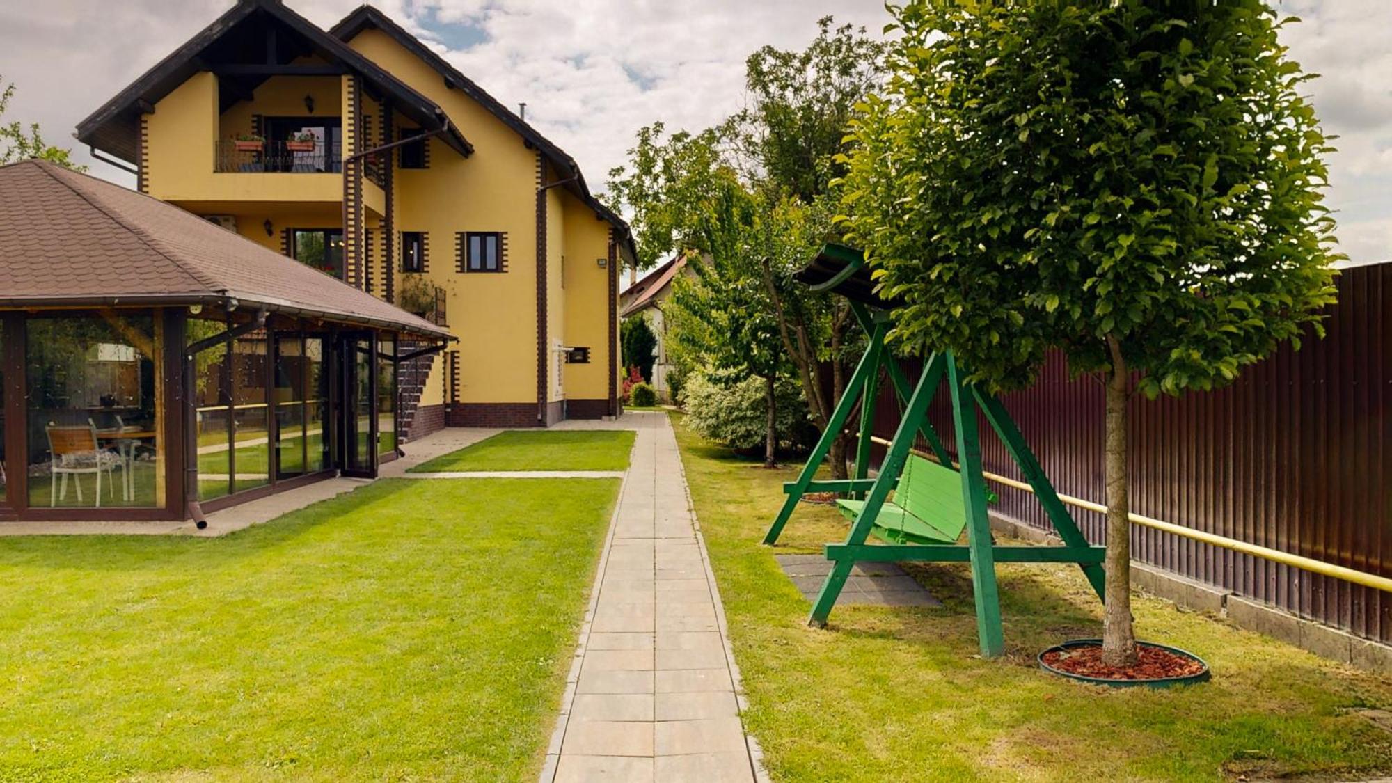 Janine Garden Hotel Brasov Exterior photo